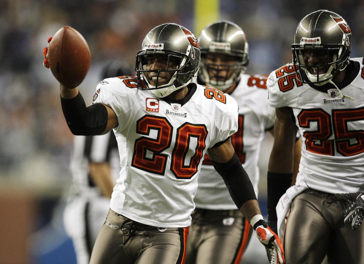 Hall of Famer Ronde Barber emerged from shadow of twin brother Tiki to make  name for himself, Sports