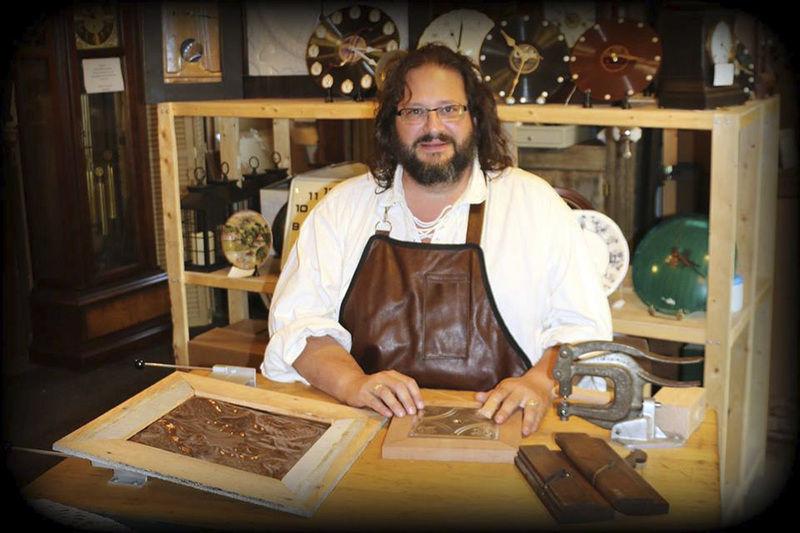 Tempus Fugit Pine Knoll Clock Shop To Mark Its 7 4 000 Minute Anniversary Business Sharonherald Com