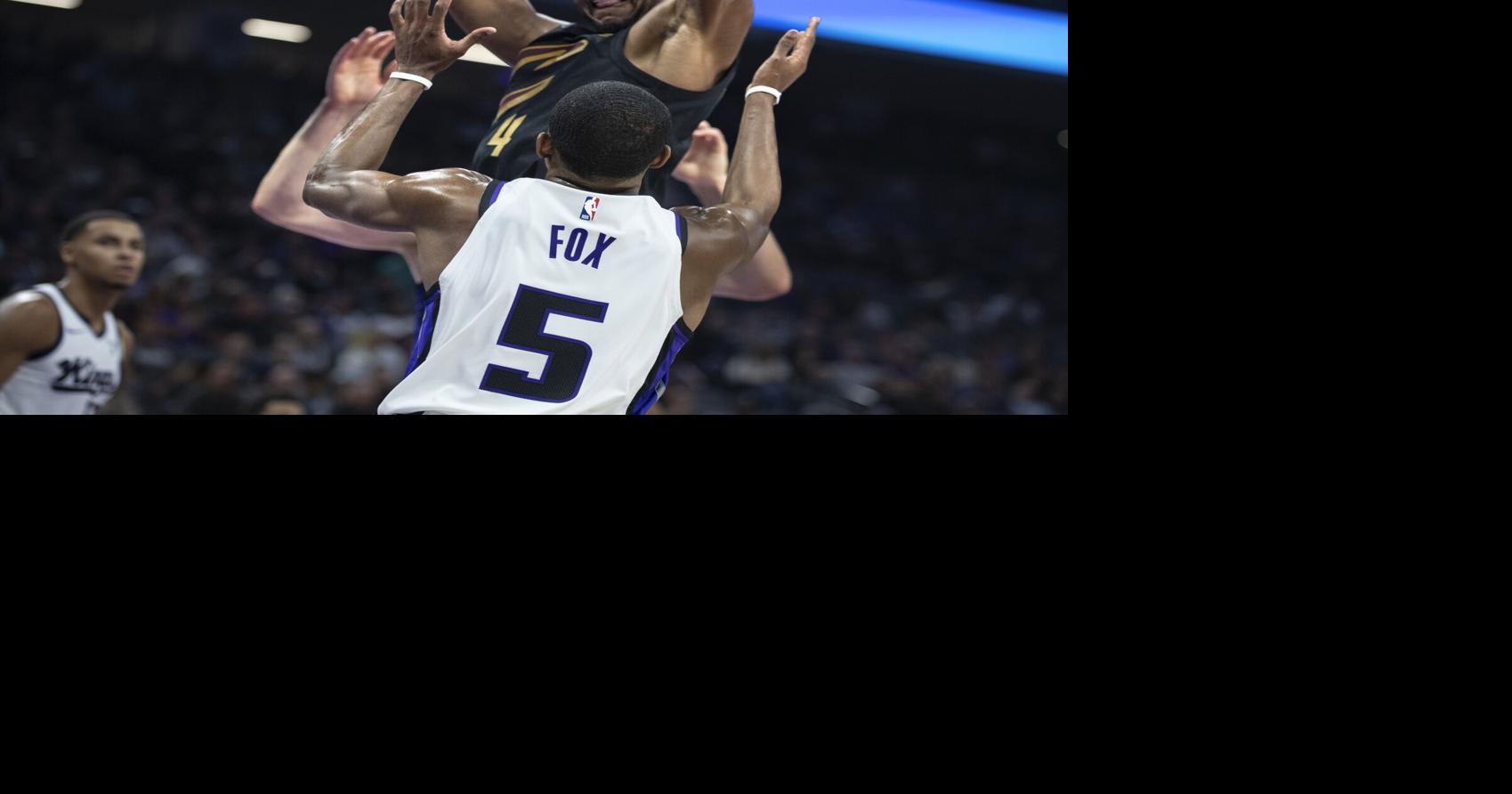 Fox's return sparks Kings to 132-120 victory over Cavs as Mike Brown