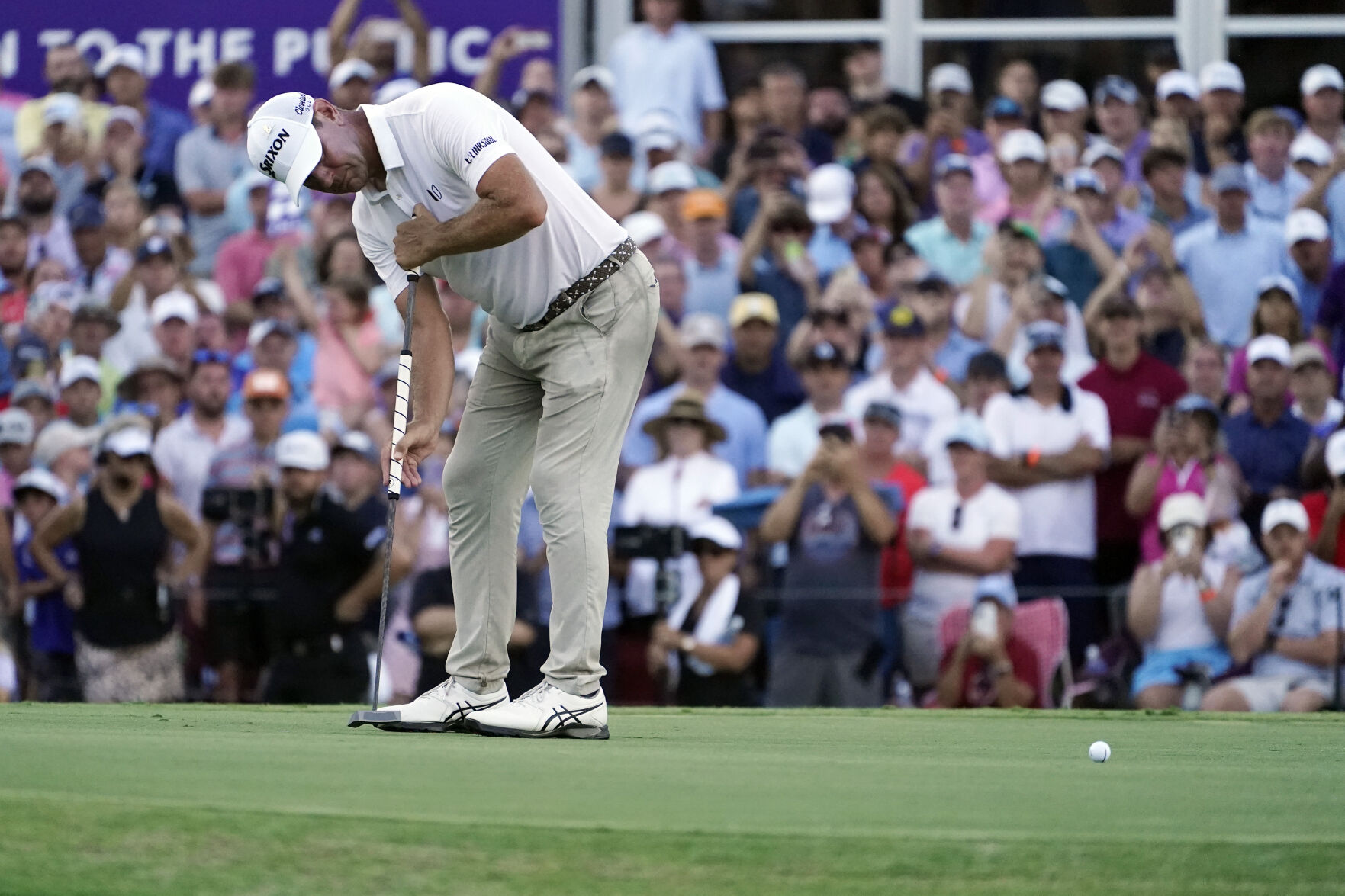 Glover makes it 2 in a row by winning FedEx Cup opener in playoff