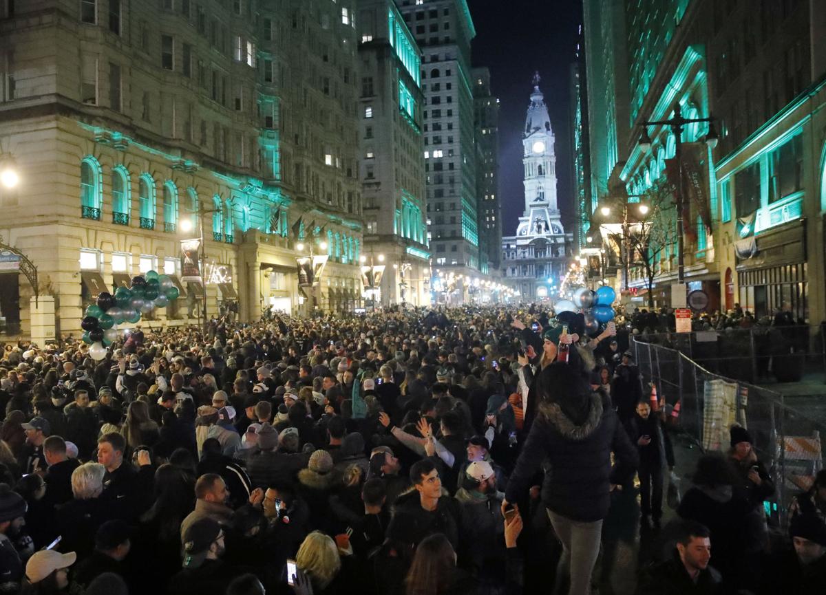 Eagles get hero's on return to Philly; parade is Thursday