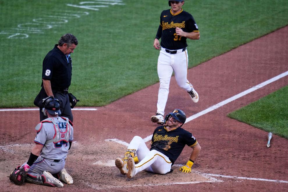 Horwitz hit by pitch with the bases loaded to lift the Pirates past the Marlins, 3-2
