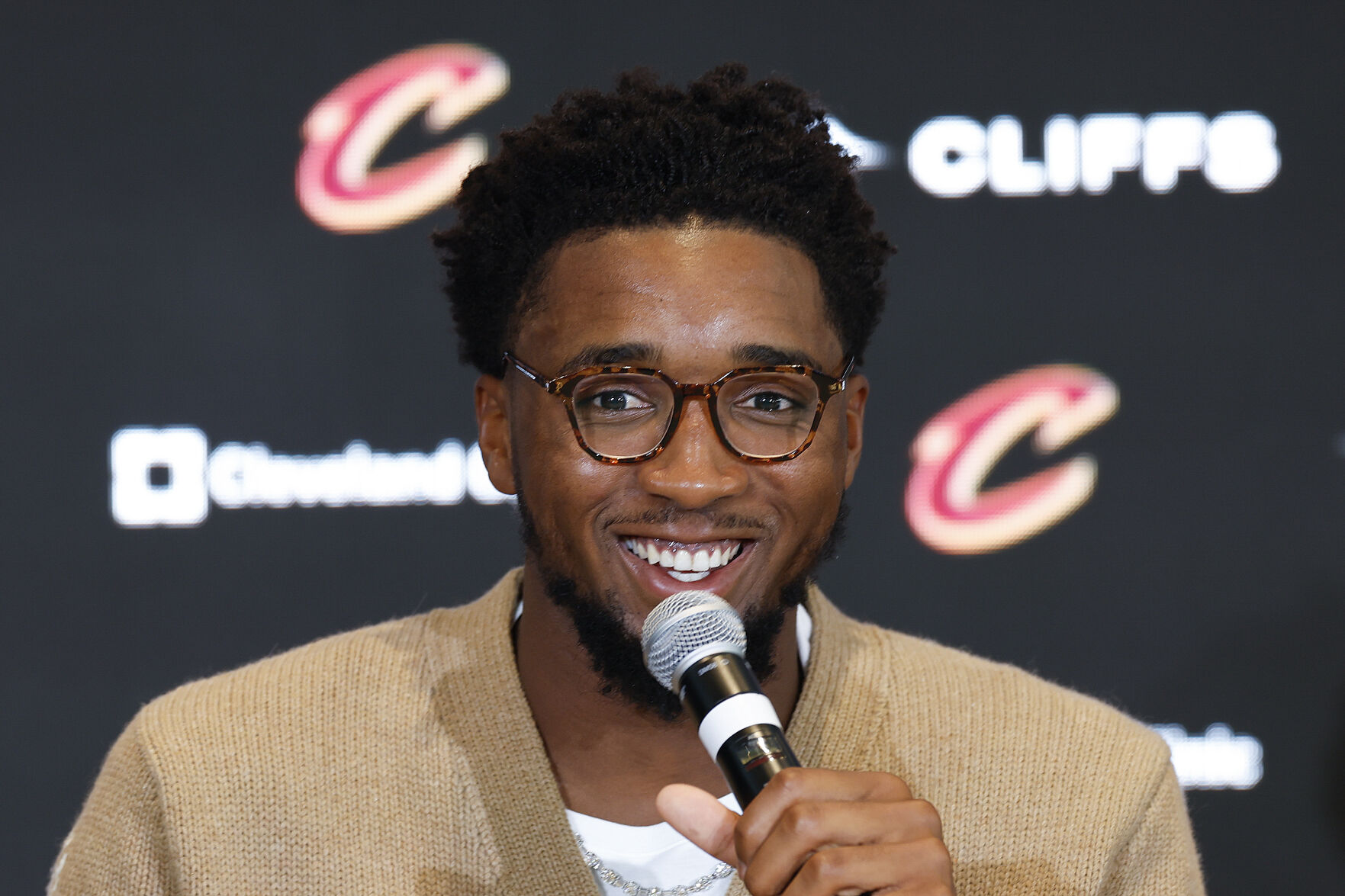 Cavs newest star Mitchell Sports image