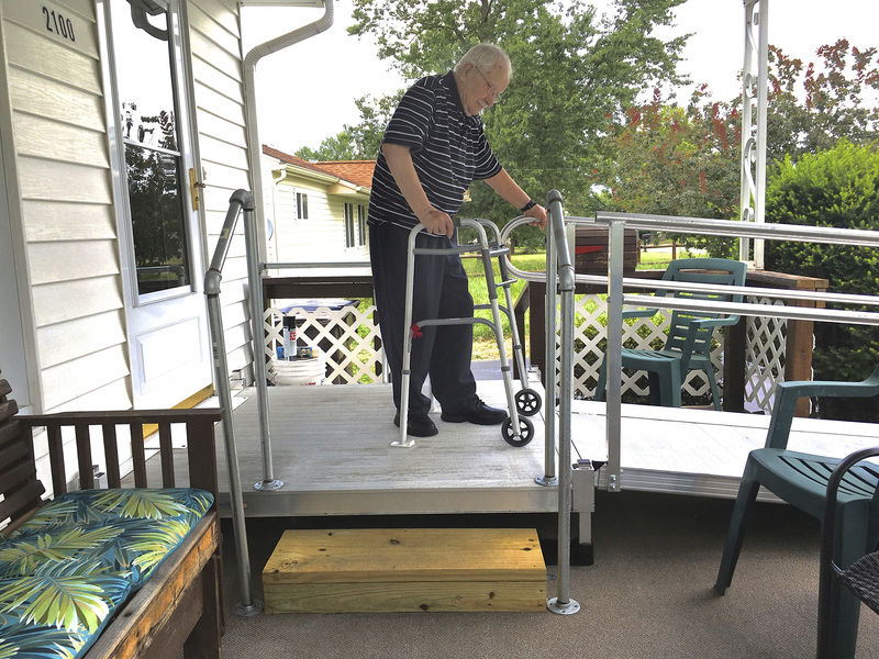 Volunteers From Home Depot Help Wwii Vet Mobilize Local News