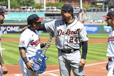 Miguel Cabrera homers but Tigers fall to Braves in Game 1 