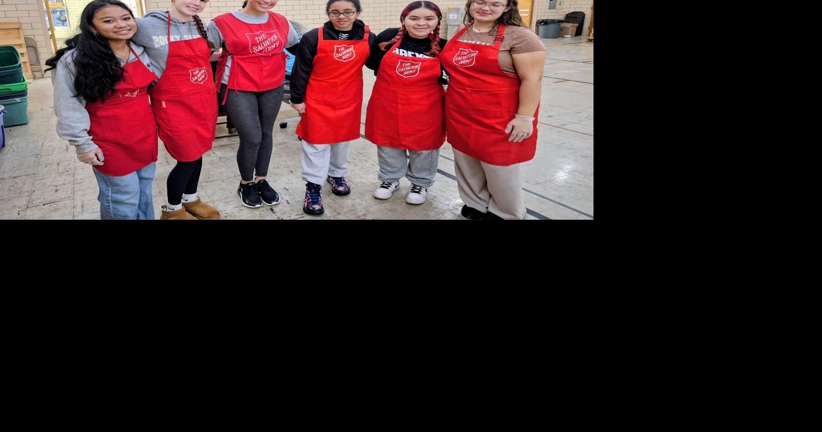 SHS Interact and Spanish clubs pack Thanksgiving meals