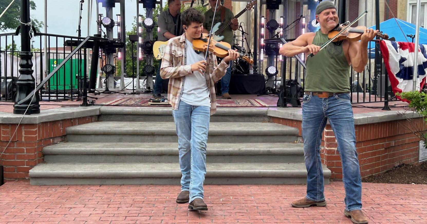 Higbee rocks the courthouse lawn - Vimarsana News