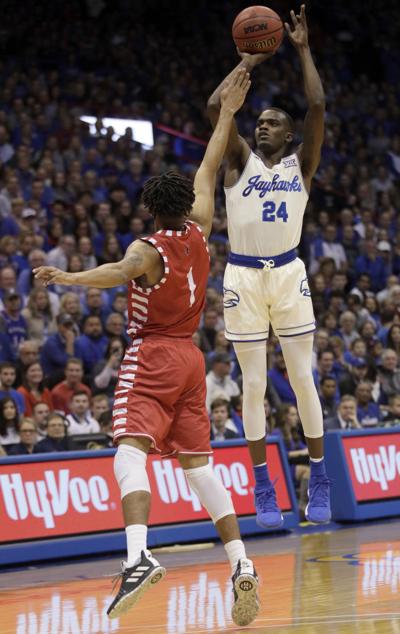 Top 25 Capsules Vick Shines As No 2 Kansas Beats Louisiana