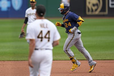 Contreras leads Brewers over Pirates