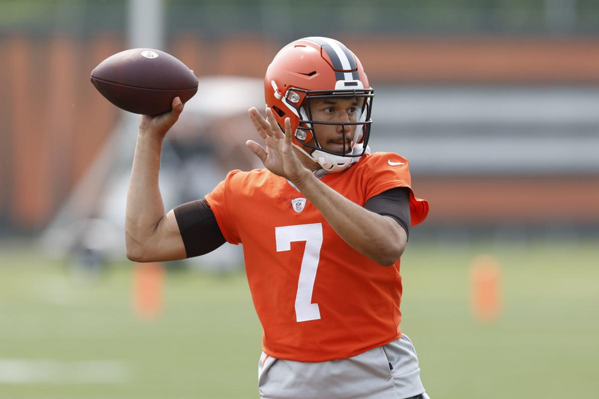 QB Joshua Dobbs returning to Browns as Watson's backup