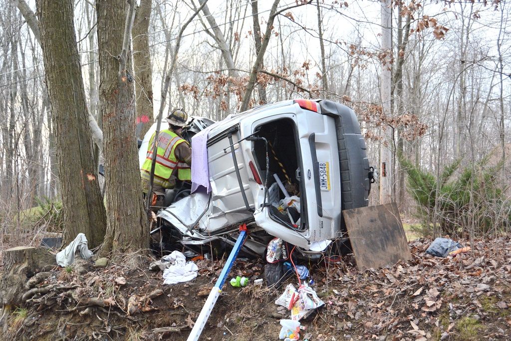 1 dead, 1 injured in crash outside Mercer News