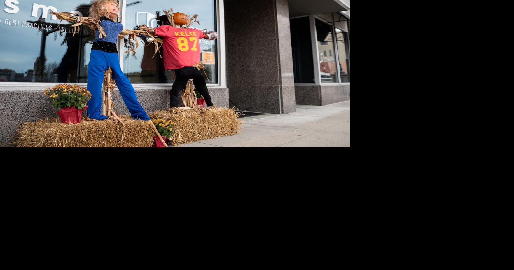 Sharon scares up more support for small businesses with scarecrow