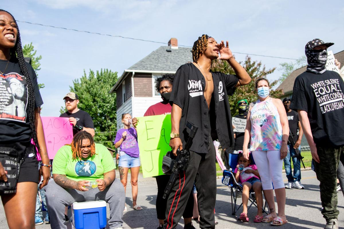 TonysPizzaProtest-TM-5.jpg