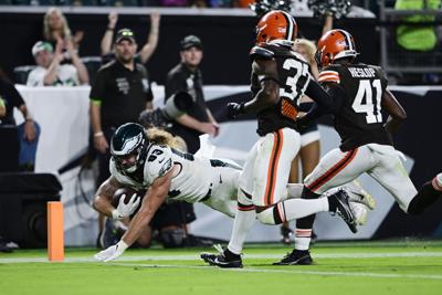 Thursday's NFL: Eagles backup Mariota booed in 18-18 tie against Browns