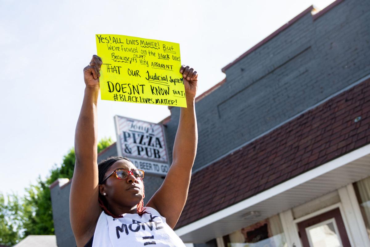 TonysPizzaProtest-TM-11.jpg