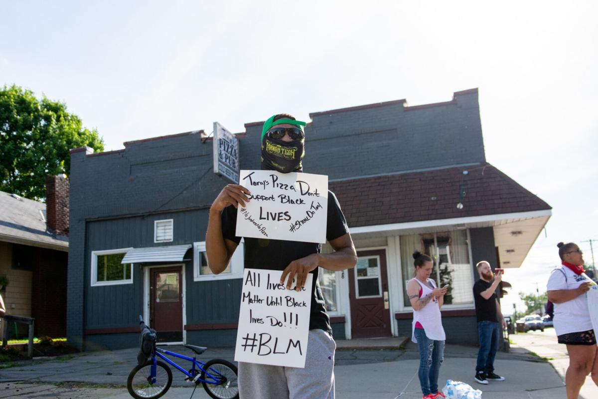 TonysPizzaProtest-TM-14.jpg