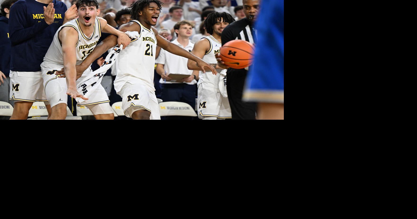 Michigan rises to No. 1 in AP Top 25 men's hoops poll for first time since January 2013