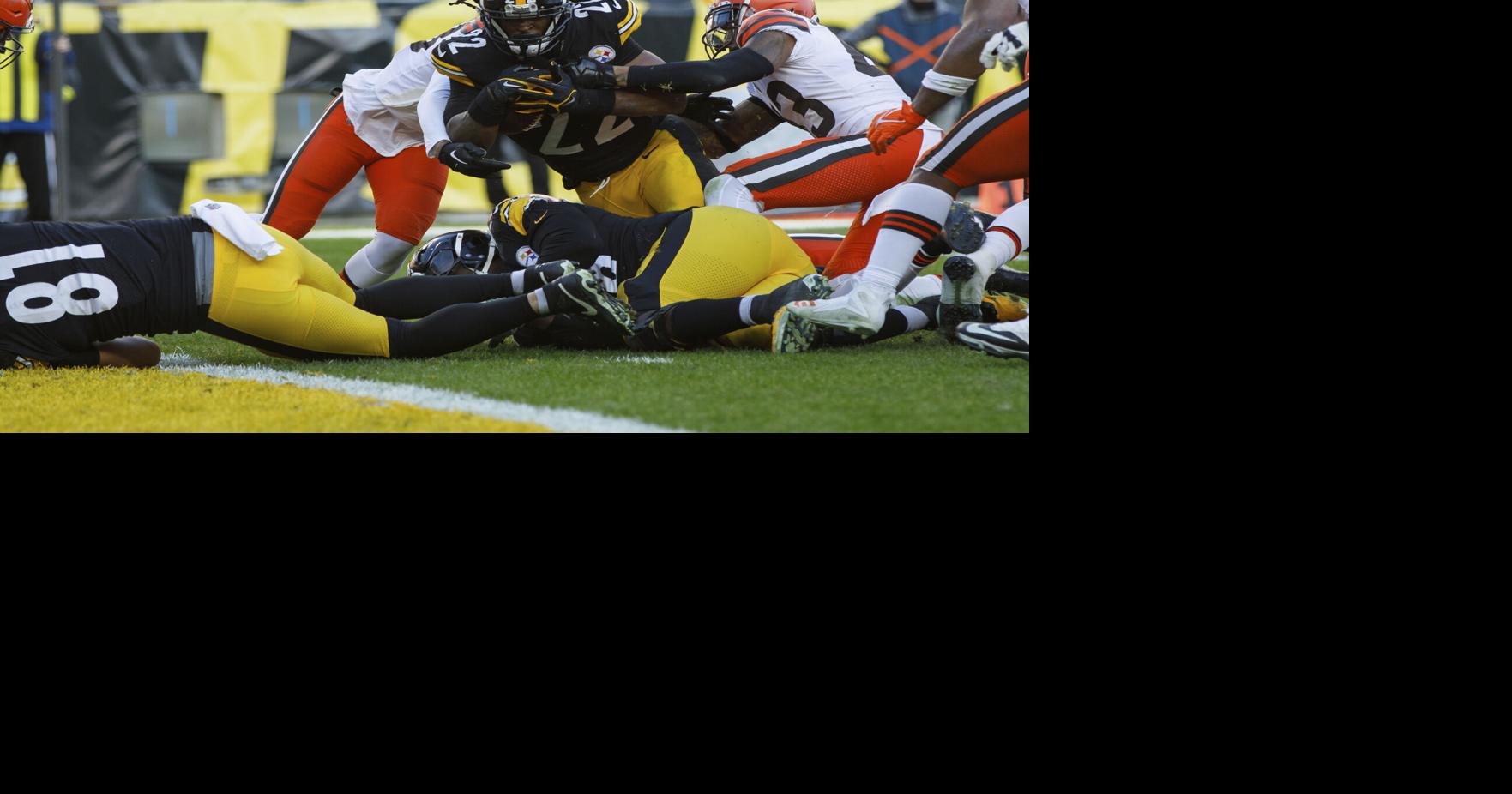 Pittsburgh Steelers fullback Derek Watt (44) celebrates his one yard  touchdown in the fourth quarter