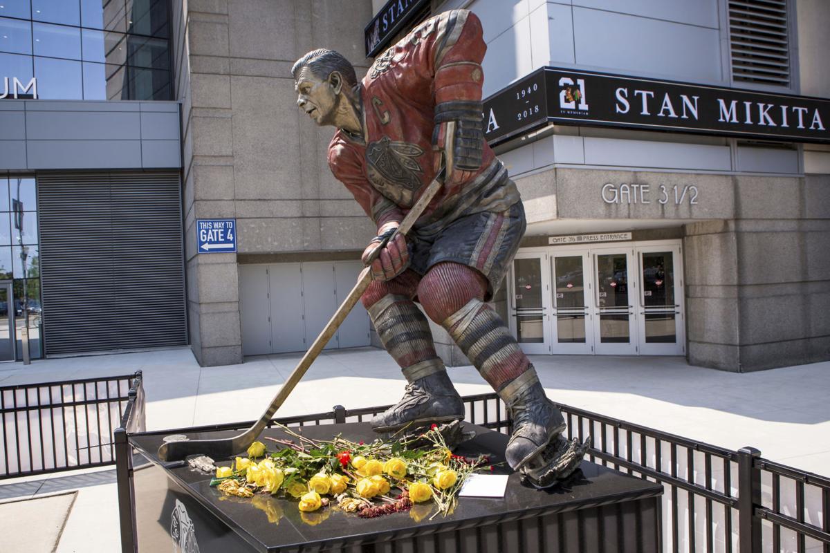 Stan Mikita, who led Blackhawks to 1961 title, dies at 78