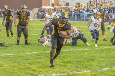 Farrell Rallies From 12 0 Deficit To Beat Hounds 31 19 Sports