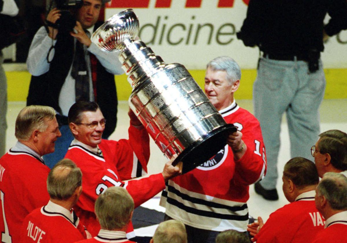 Stan Mikita and Bobby Hull formed special bond with Blackhawks