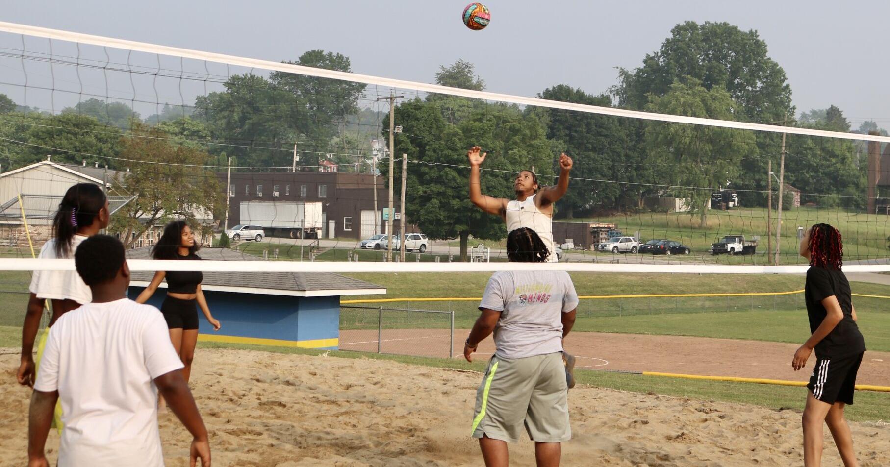 Farrell opens new volleyball complex thanks to Realtors' grant - Vimarsana News