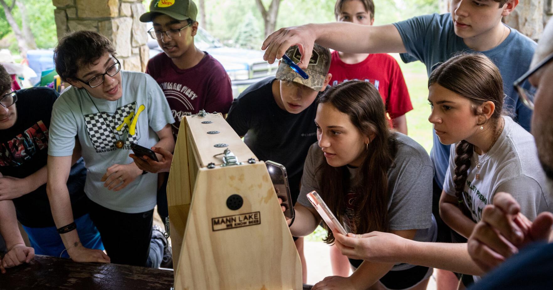 Students learn about bees at Into the Great Outdoors camp - Vimarsana News