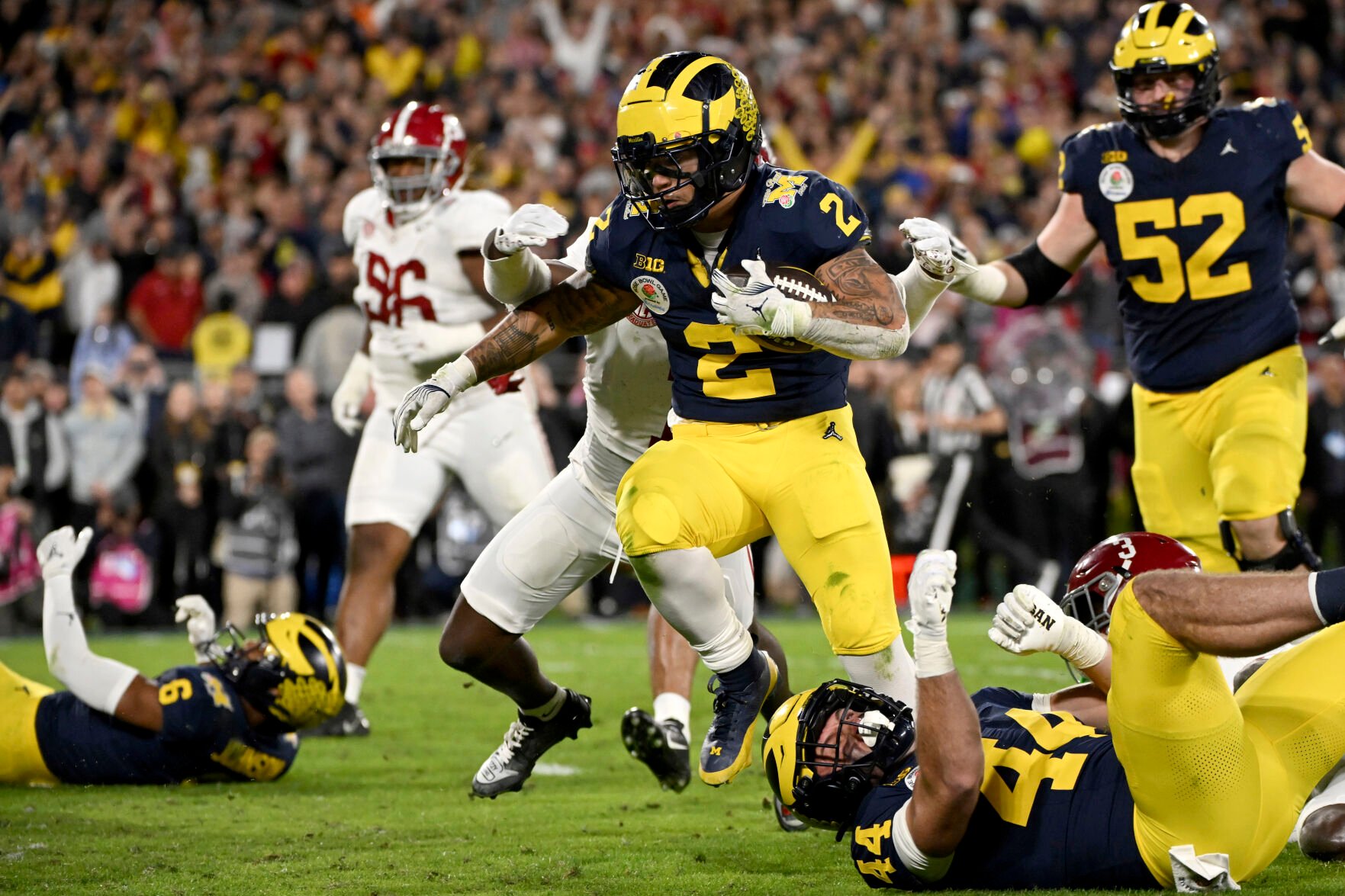 Corum bounces back from knee injury leads Michigan to brink of