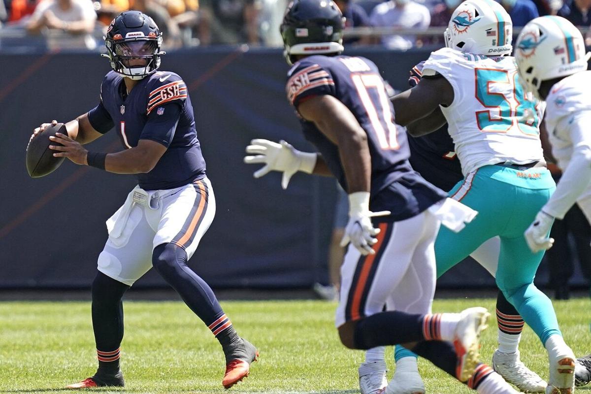 QB Justin Fields Rallies Bears to 20-13 Win Over Dolphins