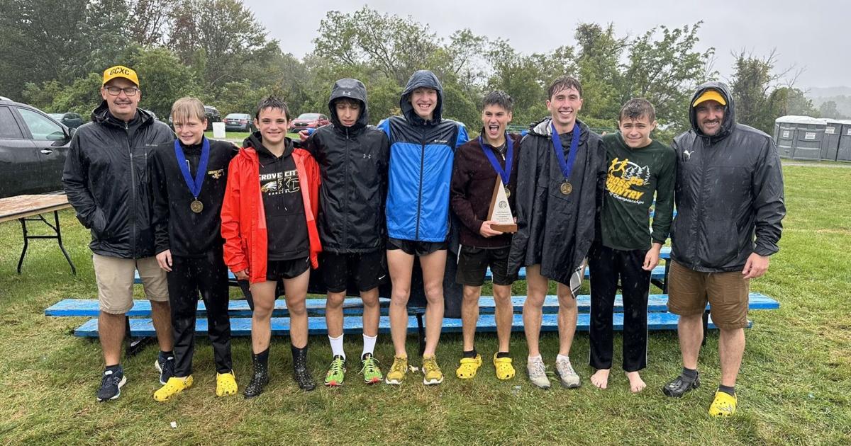 Grove City boys cross country team defends AA title at PIAA Foundation