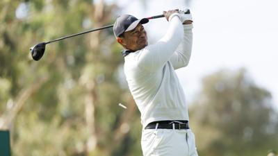 Tiger hits a shank in his return to golf and opens with a 72 at Riviera