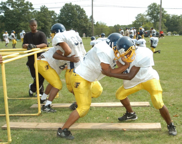 Farrell Steelers prep for 2007 grid campaign Sports