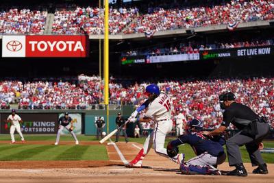 J.T. Realmuto hits inside-the-park home run in Game 4