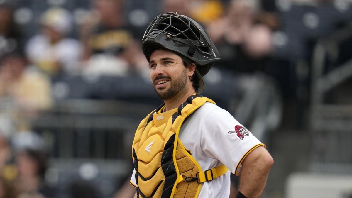 With All-Star catcher on IL, the Texas Rangers acquire Austin