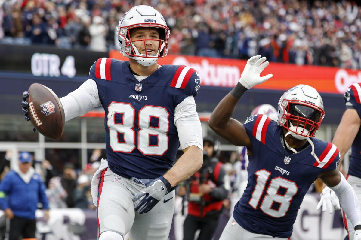 Allen throws 2 TDs to lead Bills past Patriots for first division