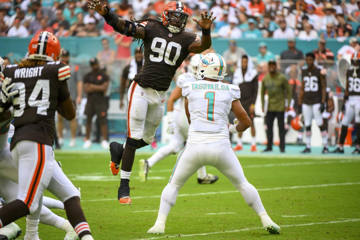 Tagovailoa stays hot, throws for 3 TDs, Dolphins rout Browns - The San  Diego Union-Tribune