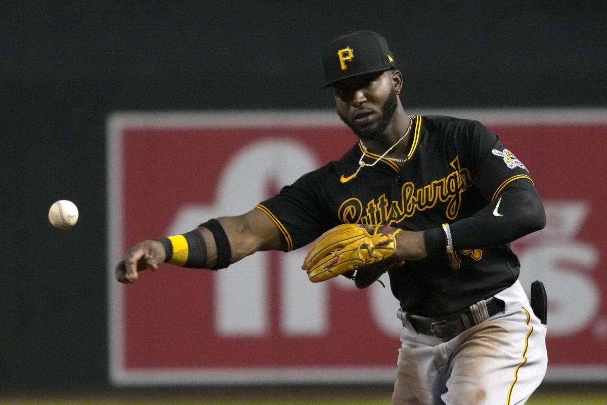 Castro loses phone in Pirates' 6-4 loss to Diamondbacks