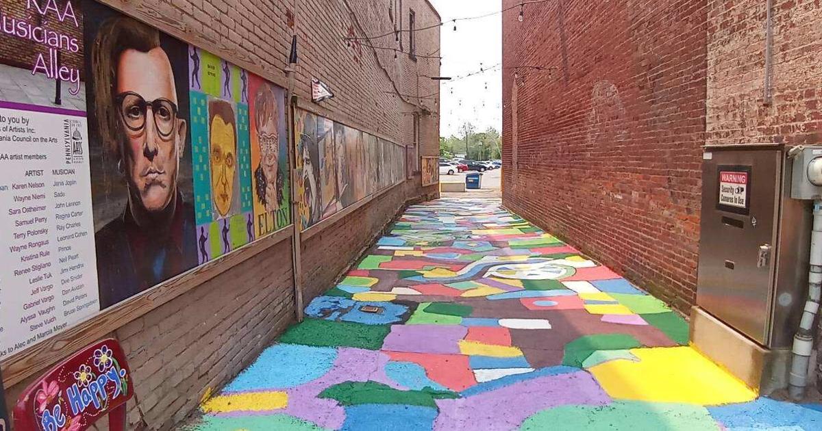 Random Alley Way Random Interface Alley gets splash of color | News | sharonherald.com