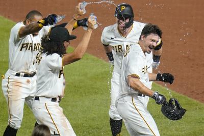 Bryan Reynolds draws bases-loaded walk; Pirates gets walk-off win