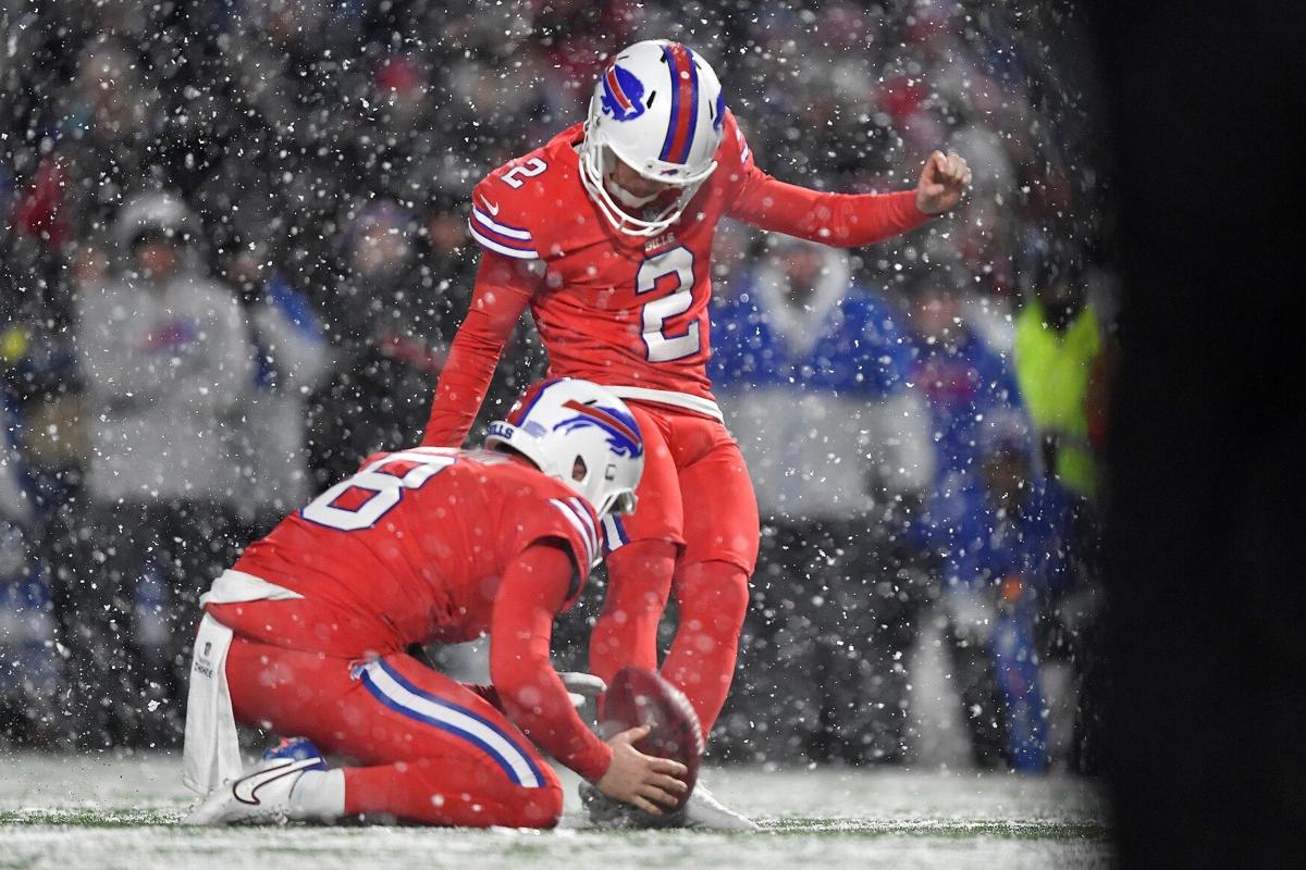 Bills clinch 2022 AFC playoff berth with win over Dolphins
