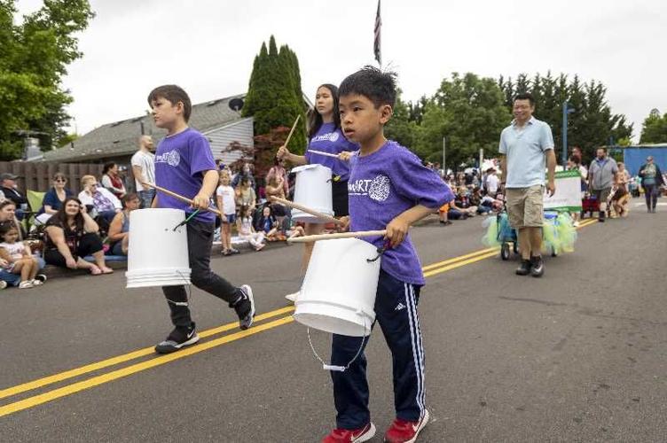 Everyone loves Sherwood Robin Hood Festival's parade Features