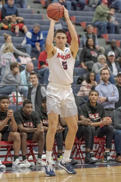Su Men S Basketball Uses First Half Run To Surge Past Millersville