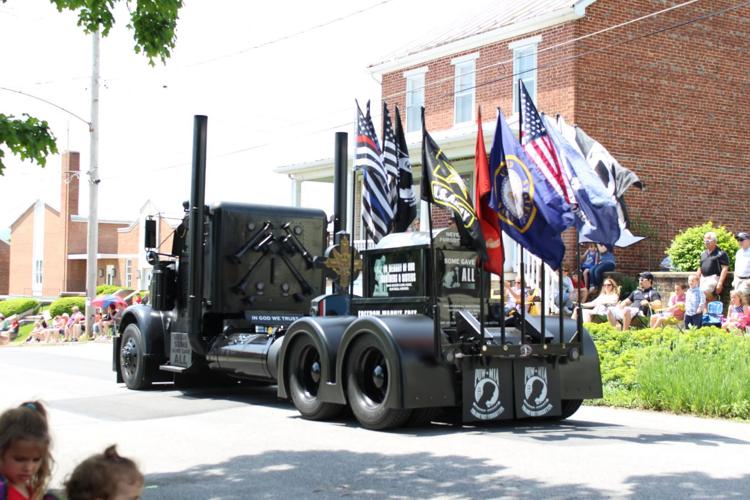 Newburg commemorates heroes with service, parade Local News