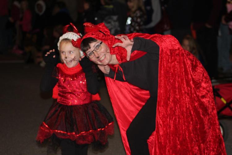 Newville rings in Halloween Night with ghoulish parade Vts News