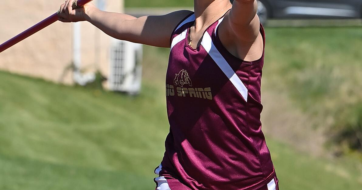 Breaking Records: Esther Reed breaks school record for shot put | Vts ...