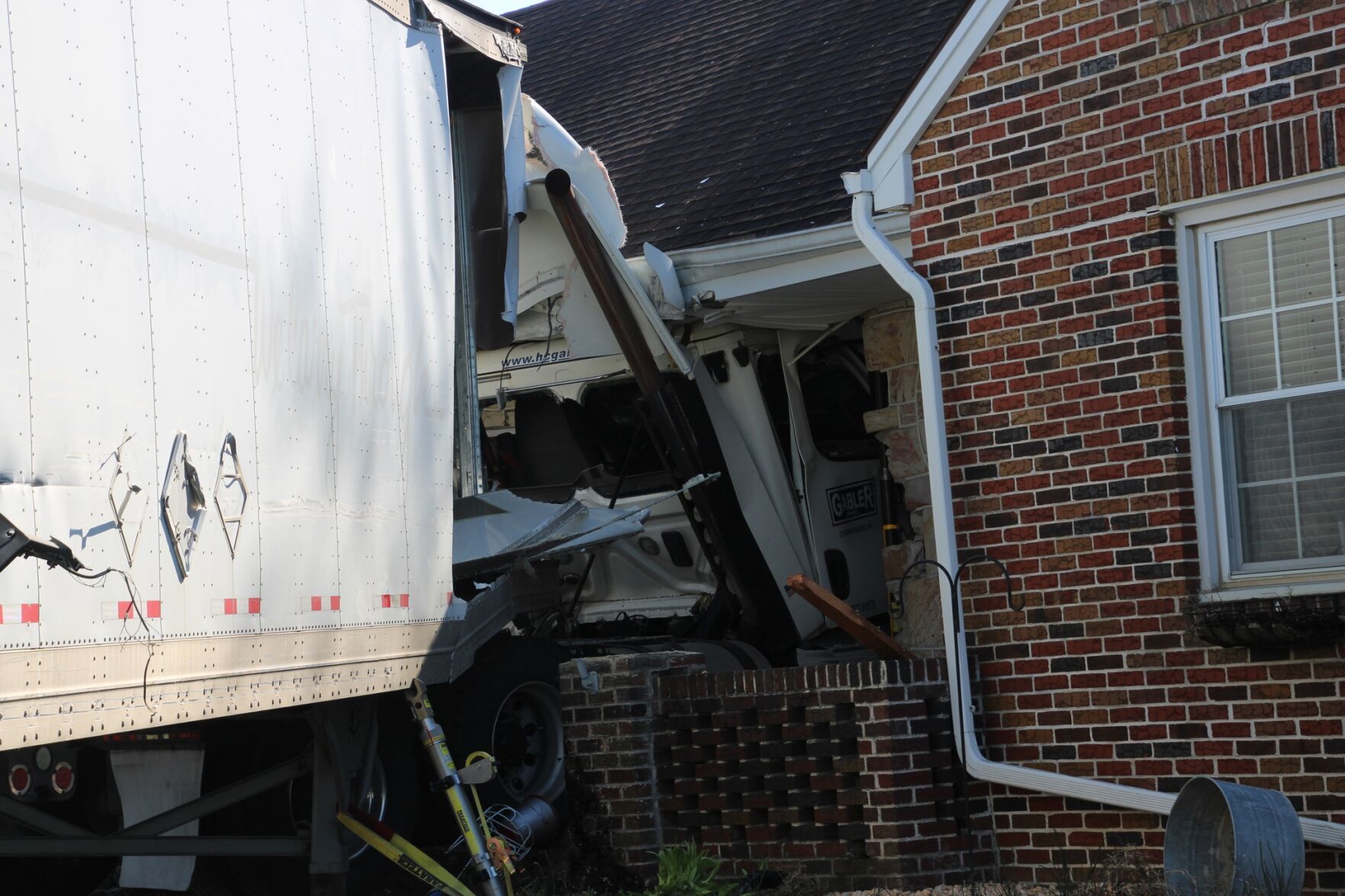 Tractor Trailer Crashes Into Shippensburg House | Police | Shipnc.com