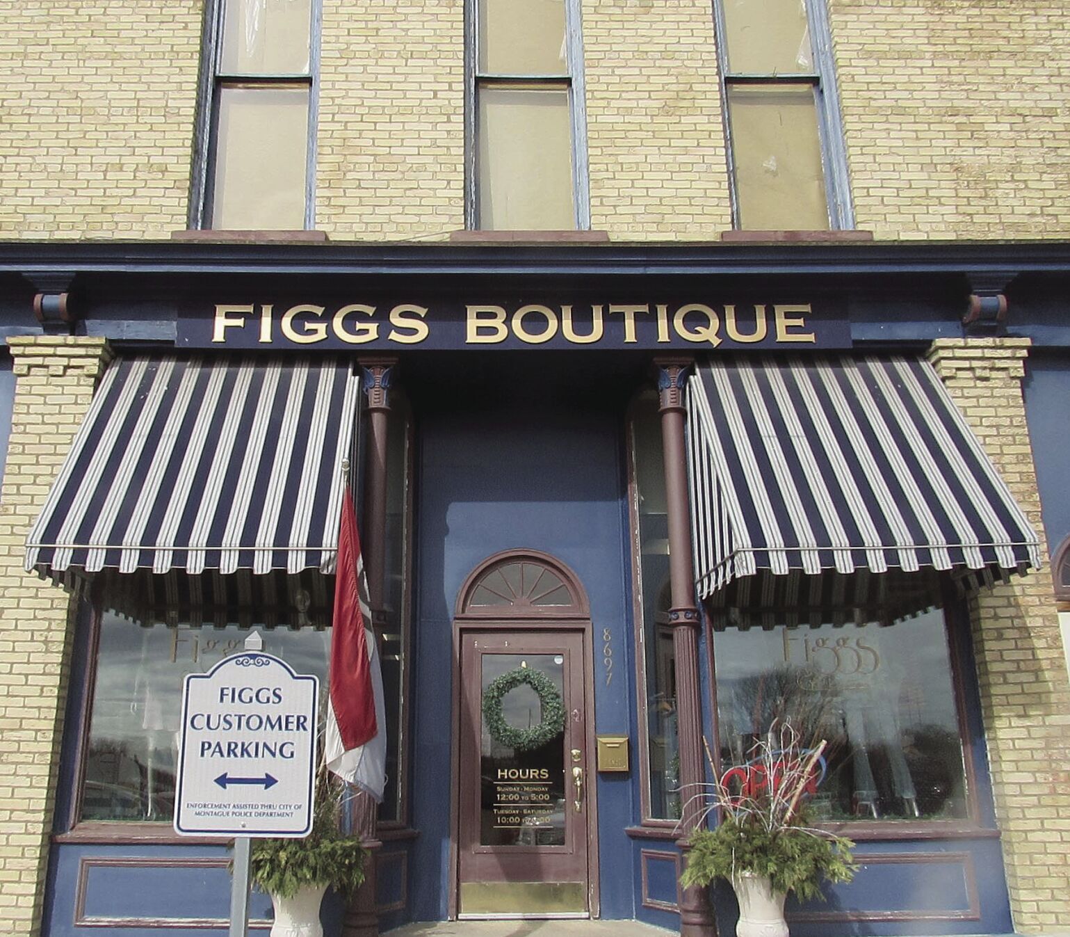 Figg s Boutique is honored with ribbon cutting ceremony to