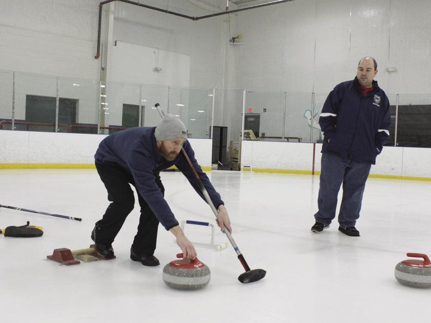 Ice Curlers Wanted New Club Forming To Play Sport News Shorelinemedia Net