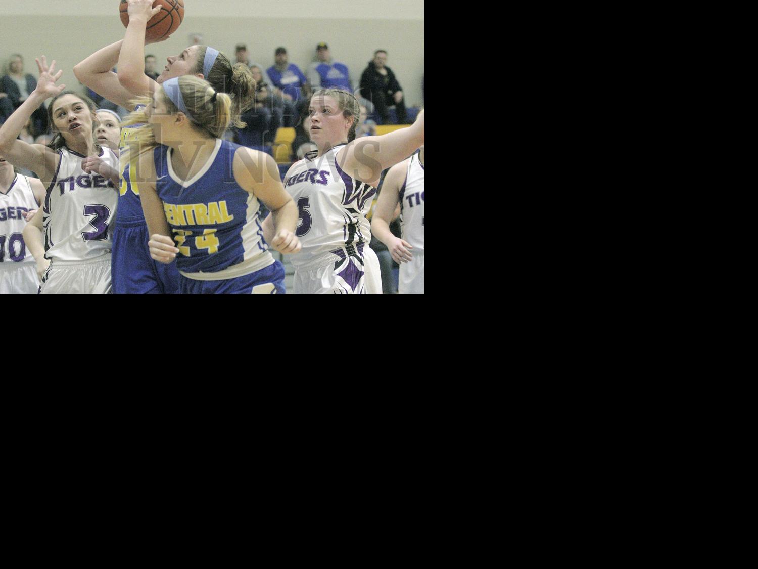 Caught Tigers At Tail End Mason County Central Girls Score Double