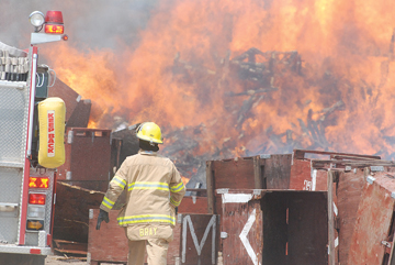 Indian Summer Apple Box Fire A Tough One To Extinguish 1 500 Plus